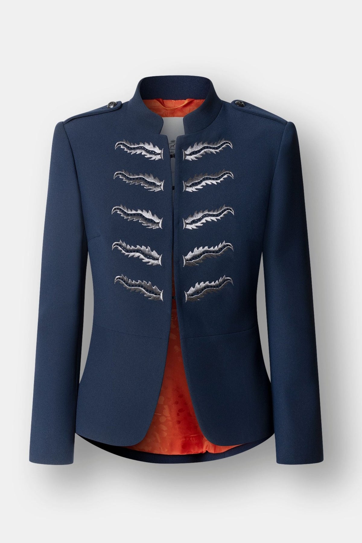 Blazer bordada marino Extreme Prive en crepé azul intenso con bordado de hojas en plata, corchetes y botones con pedrería. Lujo y sofisticación.