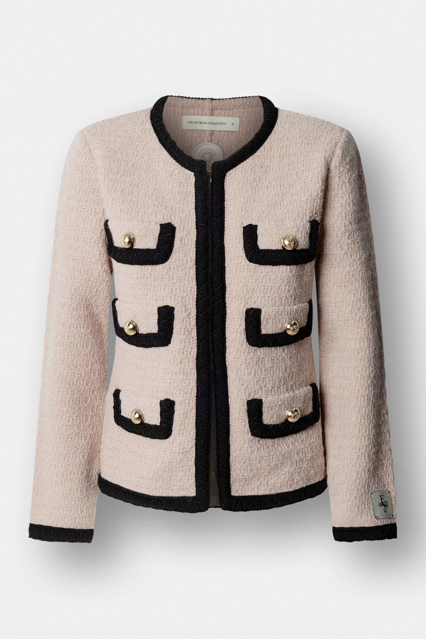 Chaqueta corta de punto rosa para mujer Preston, con ribetes negros en contraste y botones dorados.