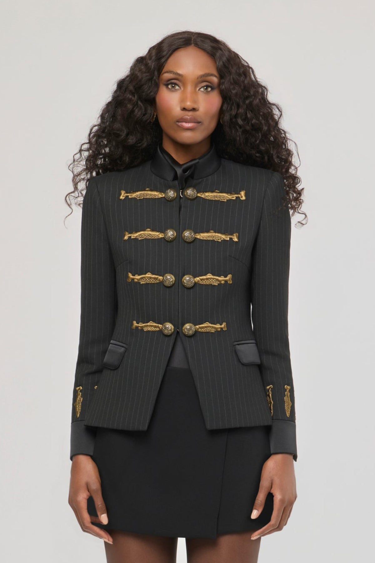 Blazer raya diplomática bordada Nuvola Diplomatic de The Extreme Collection con bordados dorados y botones exclusivos.