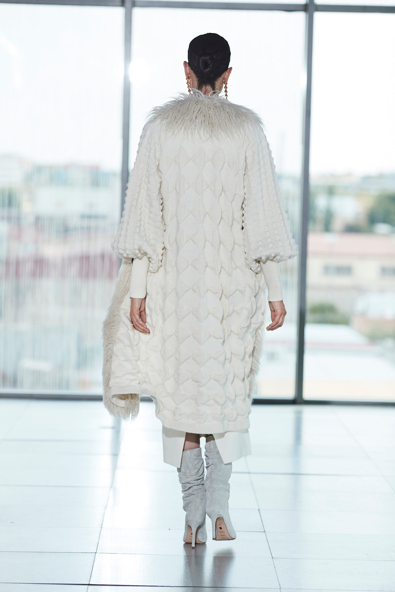 CARDIGAN LARGO CON PELO MARFIL GUSTAVE