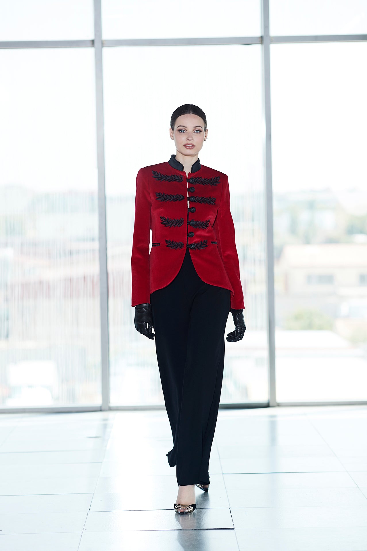 Blazer Bordada rojo Renata Velvet - Edición Limitada