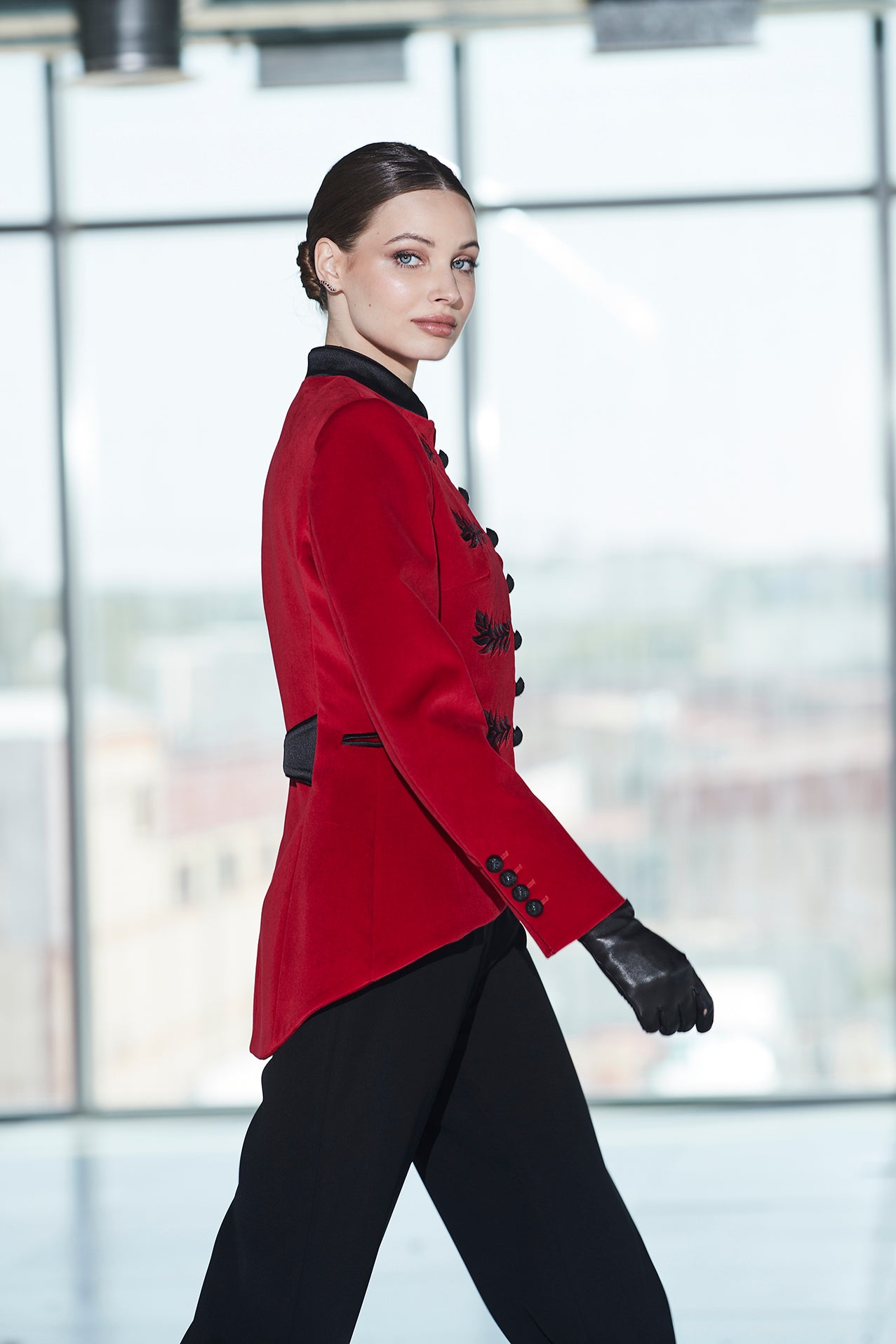 Blazer Bordada rojo Renata Velvet - Edición Limitada