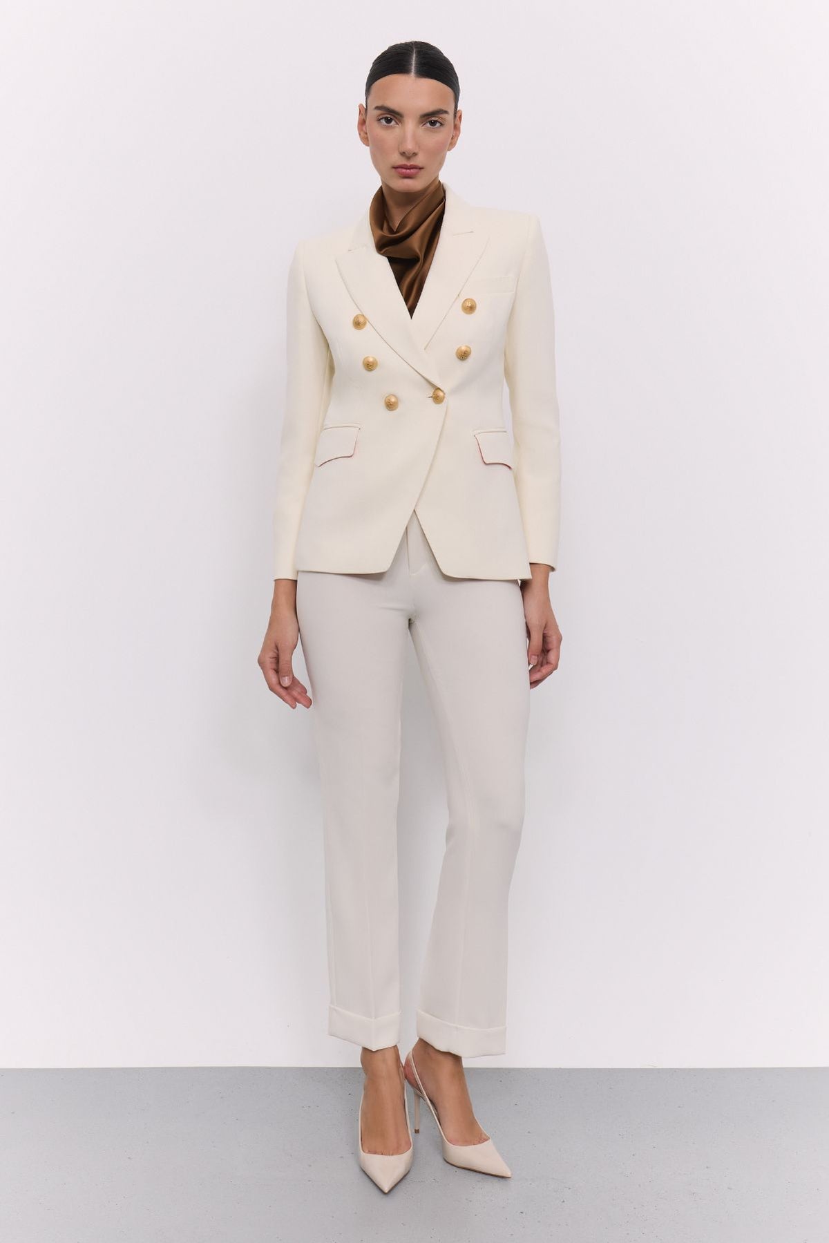 Blazer cruzada blanca Garcia Vintage 02 de The Extreme Collection con detalle de picado en solapa y bolsillos.