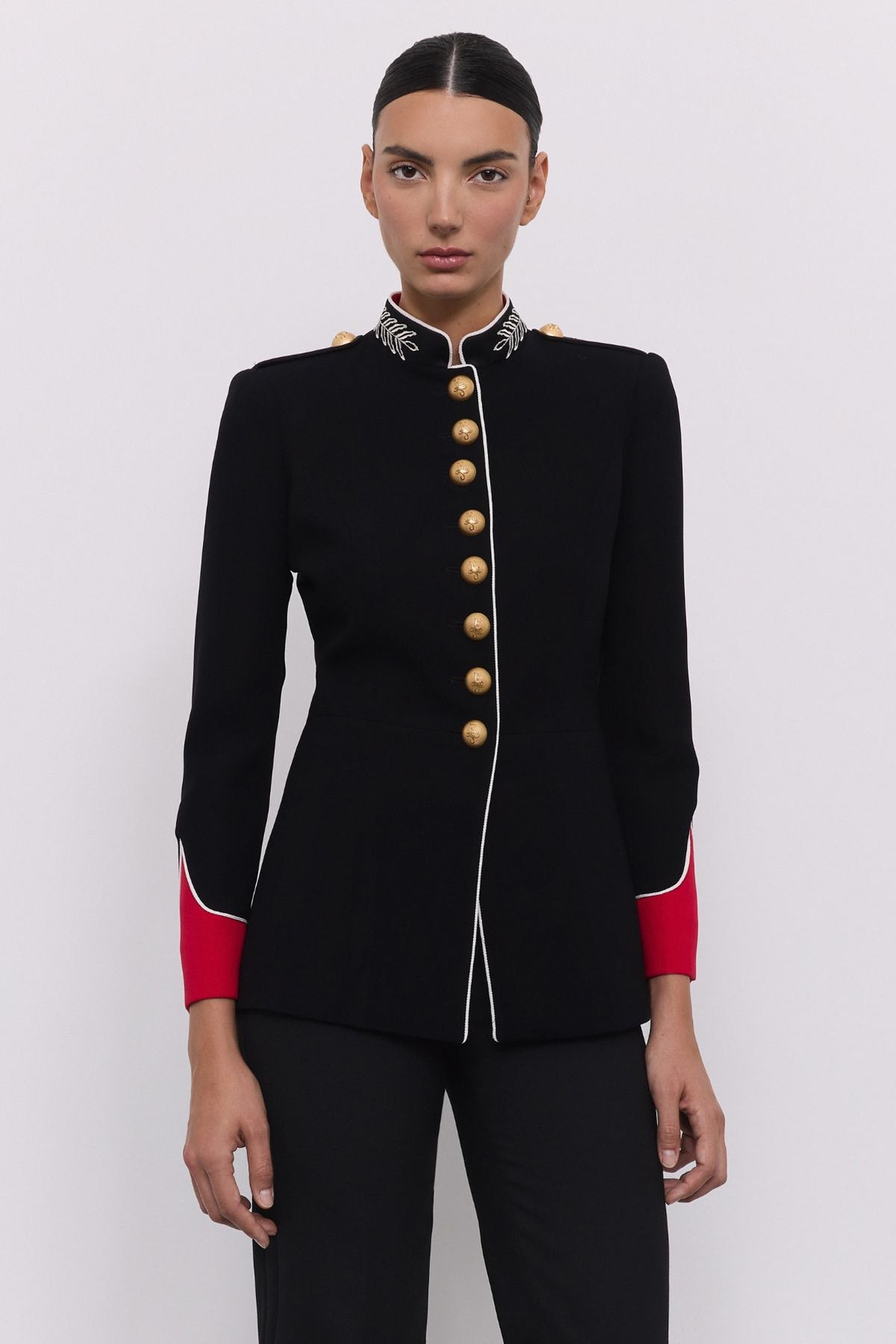 Blazer negra de estilo militar Dominique - Edición Limitada