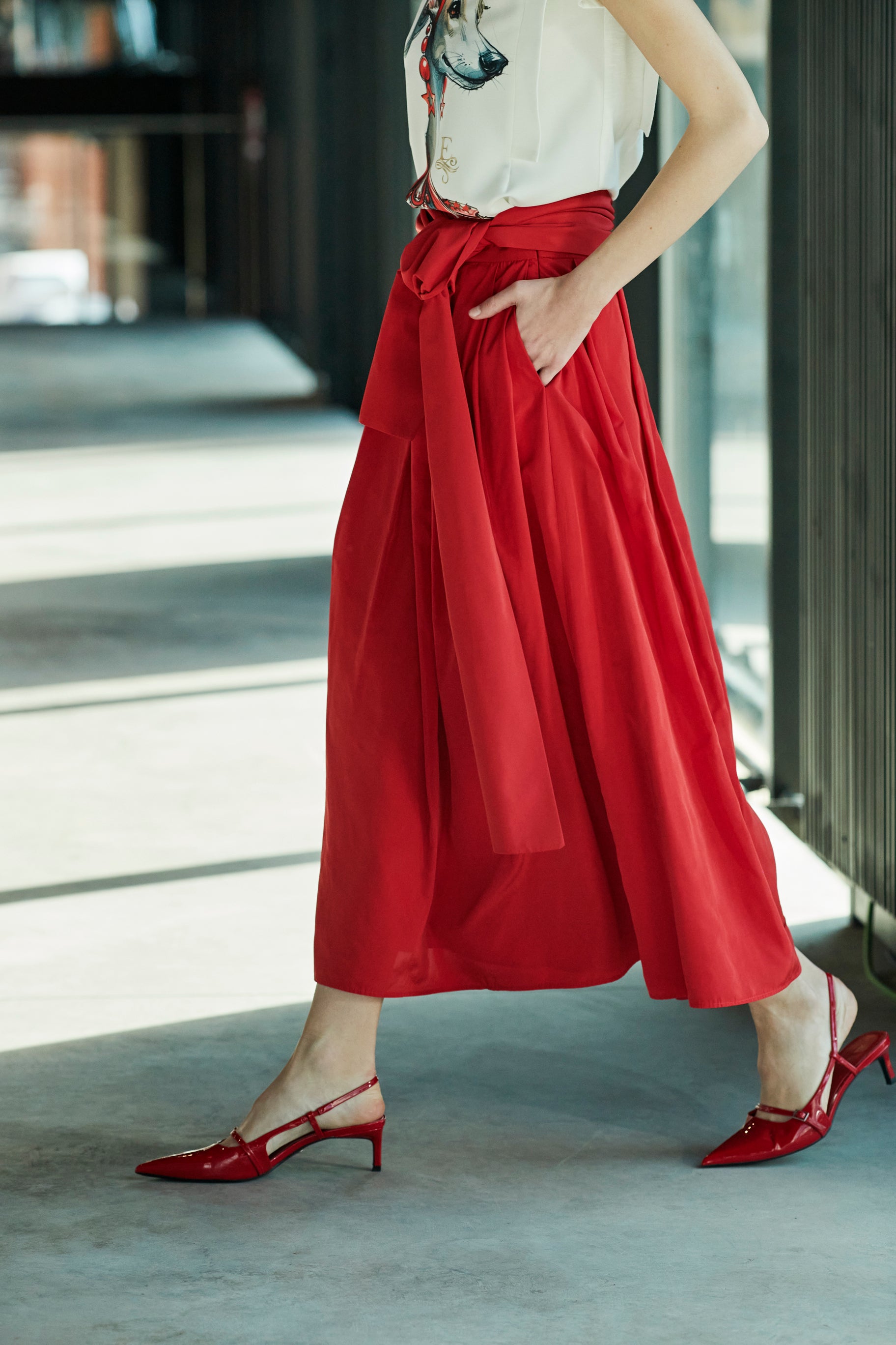 Falda midi estructurada roja - Edición Limitada