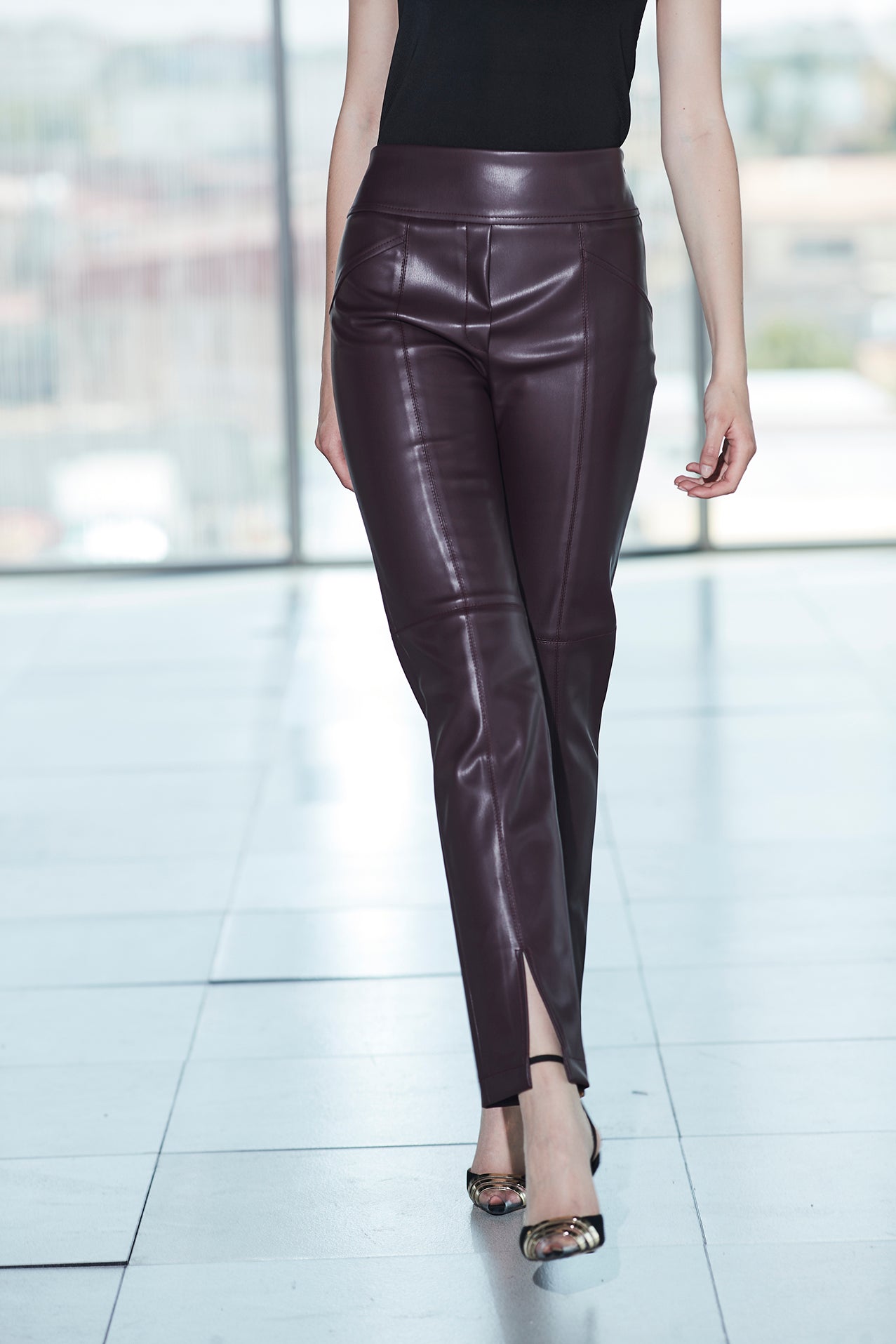 Pantalón ecopiel granate Berenice - Edición Limitada