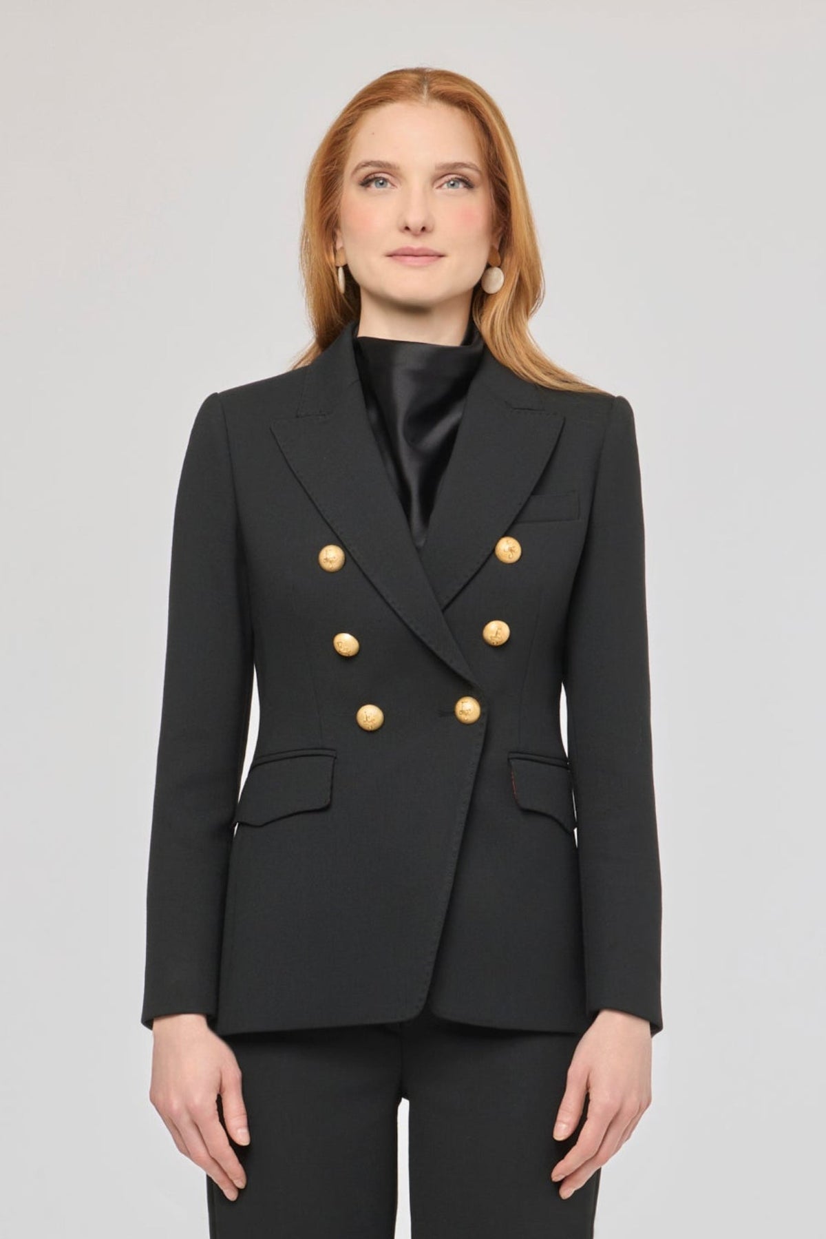 Blazer cruzada negra de doble abotonadura Garcia Vintage 02 de The Extreme Collection con detalle de picado en solapa y bolsillos.