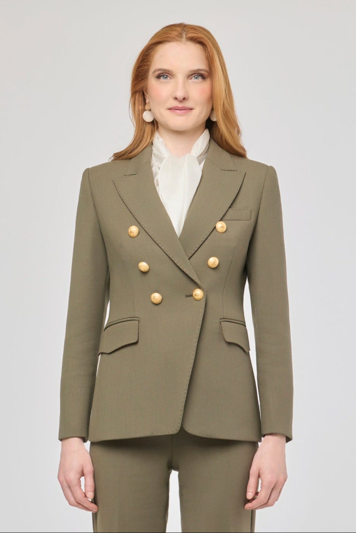 Blazer cruzada verde Garcia Vintage 02 de The Extreme Collection con detalle de picado en solapa y bolsillos.