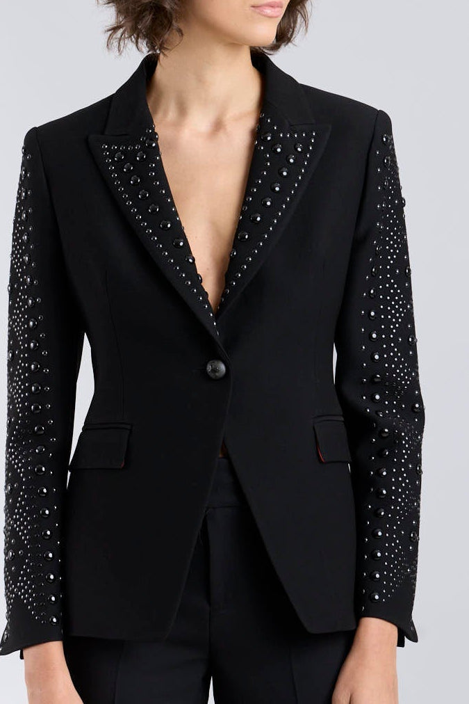Blazer negro con tachas puestas a mano modelo Lord Byron de The Extreme Collection.