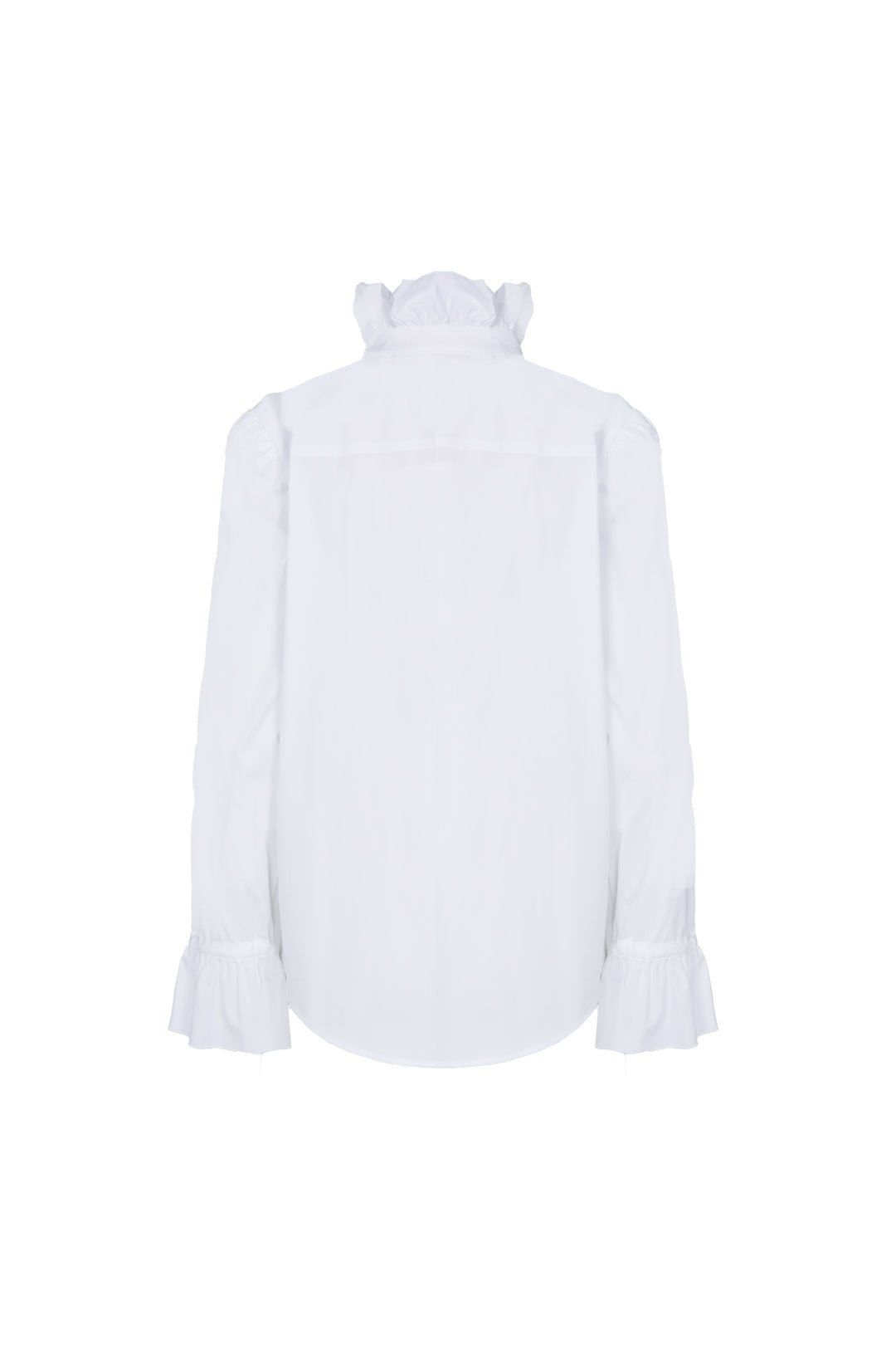 Camisa blanca con volante Boheme de The Extreme Collection en color blanco con elegante volante frontal, cuello alto y puños acampanados.
