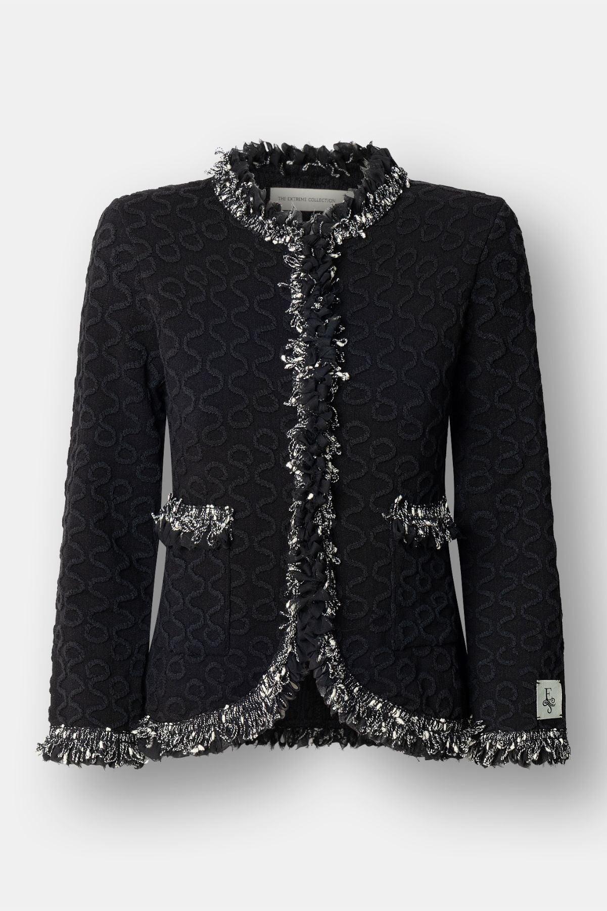 Chaqueta de lujo negra para mujer modelo Ludovica con perfiles brillantes y relieve ornamental.